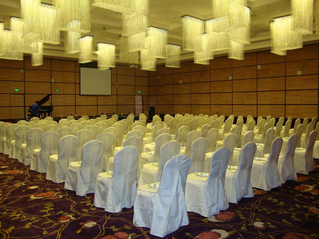 Hotel Ramada Plaza Lianyungang Extérieur photo