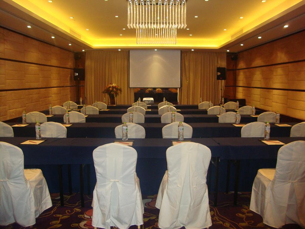 Hotel Ramada Plaza Lianyungang Extérieur photo
