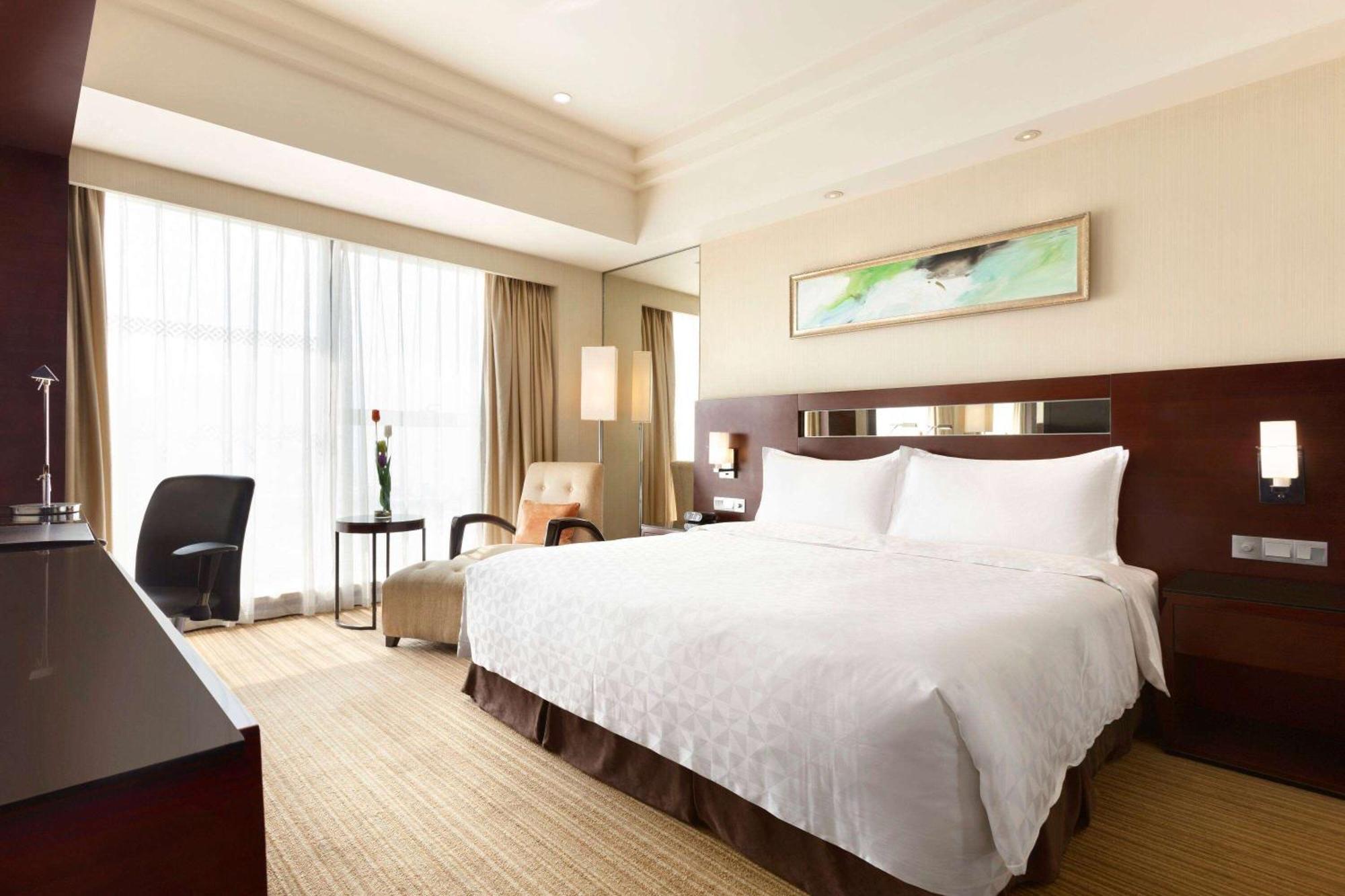 Hotel Ramada Plaza Lianyungang Extérieur photo