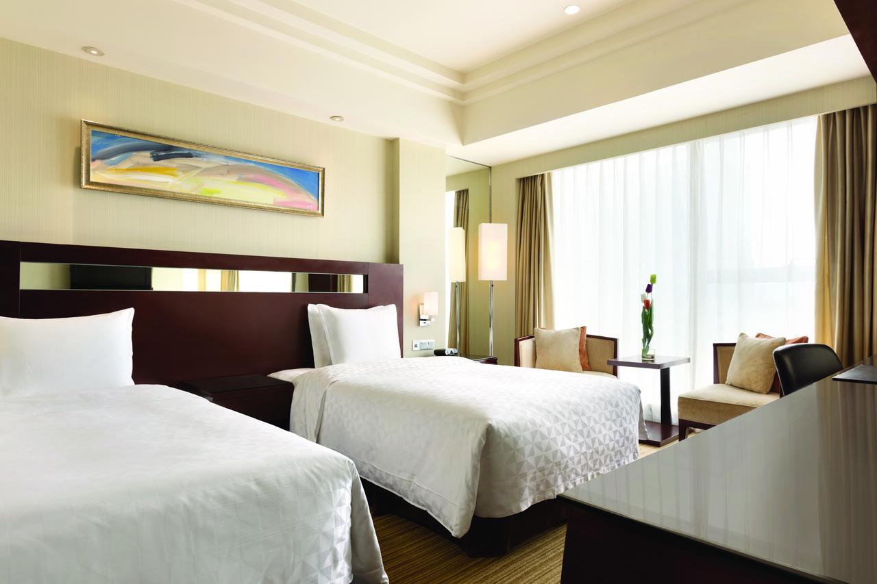 Hotel Ramada Plaza Lianyungang Extérieur photo